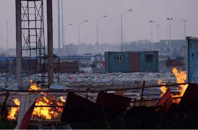 天津?；穫}(cāng)庫(kù)爆炸現(xiàn)場(chǎng)