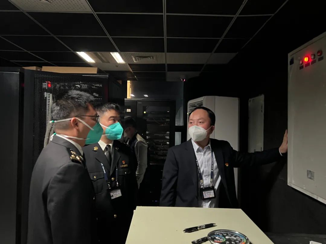 進出口?；? width=