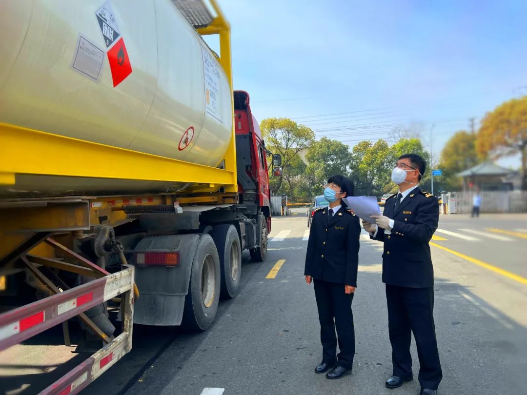 進出口?；? width=