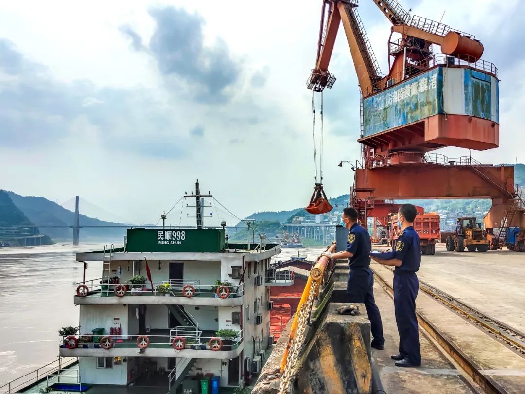 進出口?；? width=