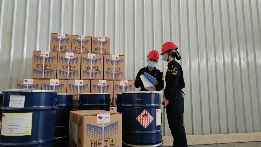 中港<a href='http://m.aqrcom.com' title='危險品海運' >危險品海運</a>